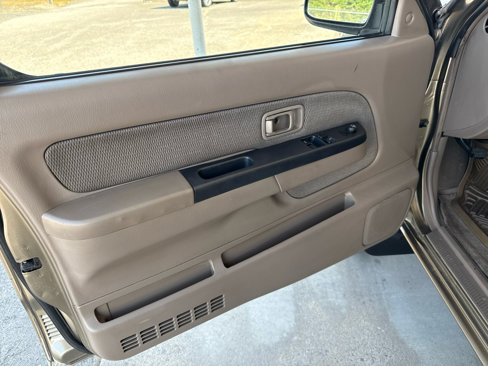 Used 2002 Nissan Frontier XE image 13