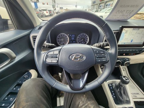 Used 2021 Hyundai Venue image 17