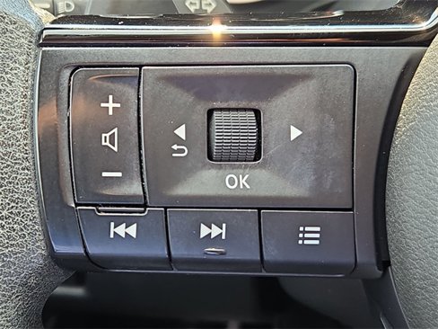Used 2022 Nissan Rogue SV image 24