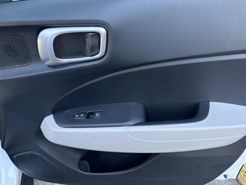 New 2025 Hyundai Venue SEL image 18