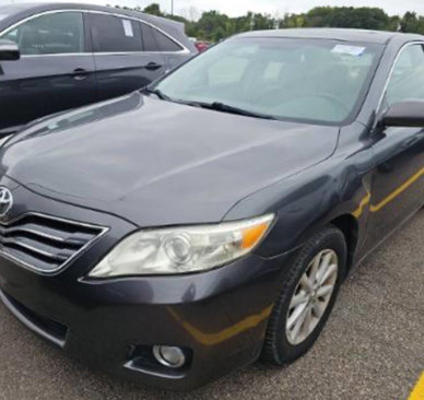 Used 2010 Toyota Camry XLE image 1