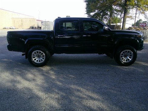 Used 2021 Toyota Tacoma Limited image 6