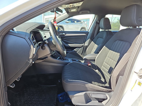 Certified 2024 Volkswagen Jetta Sport image 9