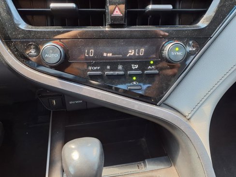 Used 2022 Toyota Camry SE image 8