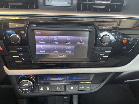 Used 2015 Toyota Corolla LE image 19