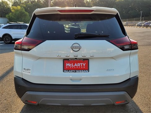 Used 2023 Nissan Rogue S image 4