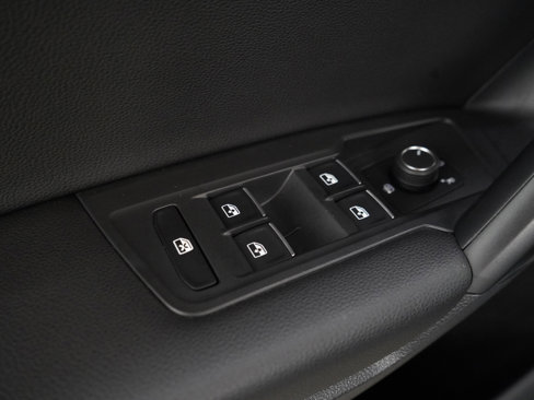 Used 2021 Volkswagen Tiguan SE w/ Panoramic Sunroof Package image 20
