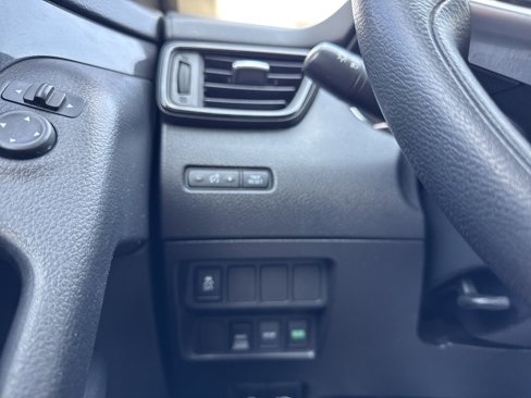 Used 2017 Nissan Rogue S image 22