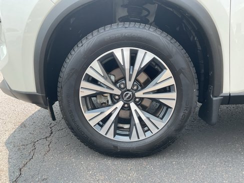 Used 2022 Nissan Rogue SV image 9