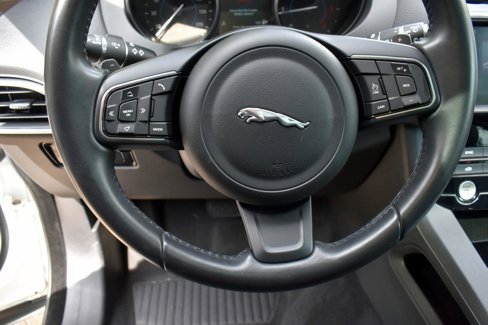 Used 2018 Jaguar F-PACE Premium image 17