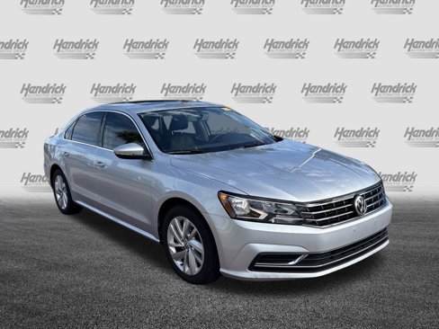 Used 2018 Volkswagen Passat 2.0T SE image 2