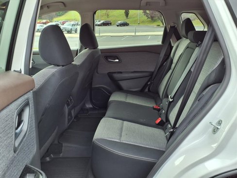 Used 2023 Nissan Rogue SV image 5