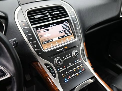 Used 2019 Lincoln Nautilus Reserve image 24