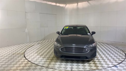 Used 2019 Ford Fusion SE image 3