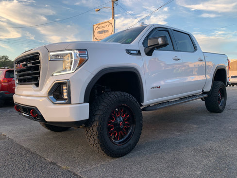 Used 2021 GMC Sierra 1500 AT4 image 1