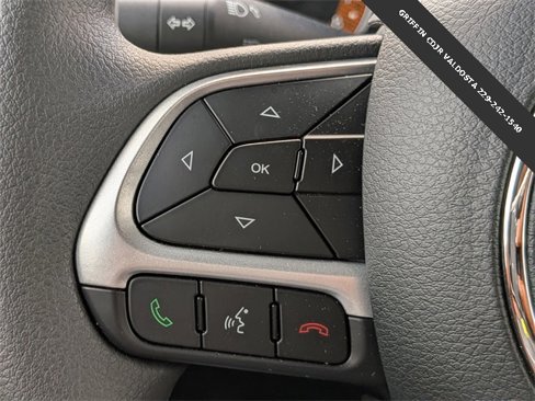 Used 2023 Jeep Renegade Latitude image 24