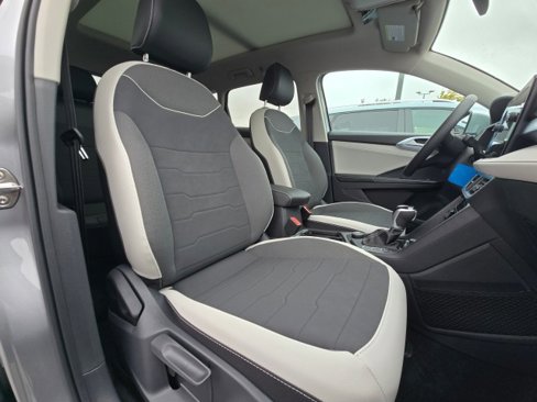New 2025 Volkswagen Taos SE image 12