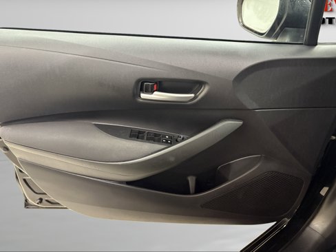 Used 2021 Toyota Corolla LE image 23