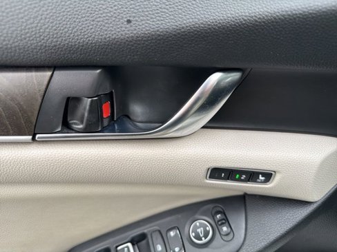 Used 2018 Honda Accord Touring image 20