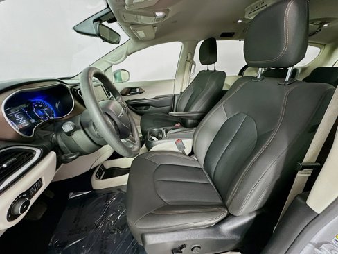Certified 2018 Chrysler Pacifica Touring Plus w/ Tire & Wheel Group image 29