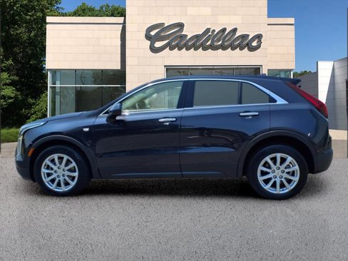 Used 2022 Cadillac XT4 Luxury w/ Cold Weather Package image 4