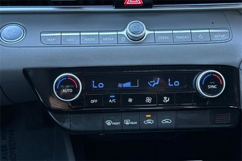 Used 2024 Hyundai Elantra SEL image 21