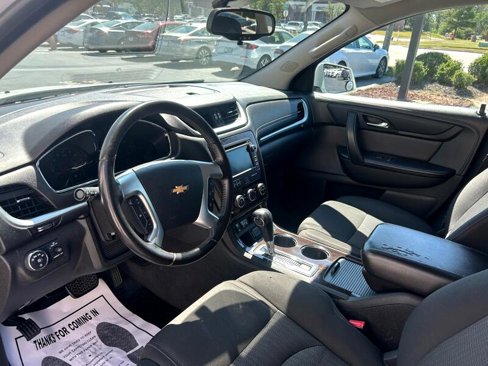 Used 2016 Chevrolet Traverse LT w/ Style and Technology Package image 10