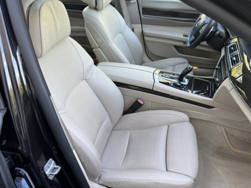 Used 2013 BMW 750i xDrive image 30