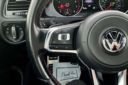 Used 2015 Volkswagen Golf S image 16