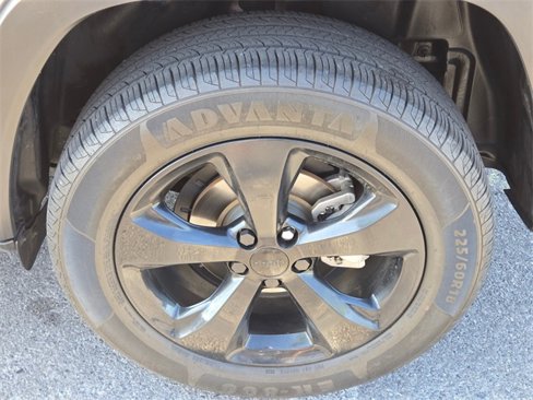 Used 2020 Jeep Cherokee Latitude Plus image 11