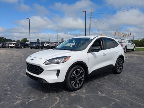 Certified 2022 Ford Escape SE w/ SE Sport Appearance Package image 4