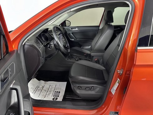 Used 2019 Volkswagen Tiguan SE w/ Panoramic Sunroof Package image 17