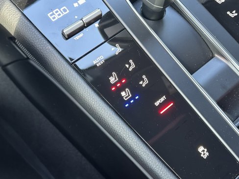 Certified 2025 Porsche Macan image 26
