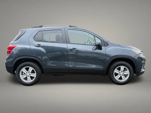 Used 2022 Chevrolet Trax LT w/ Premium Seat Package image 6