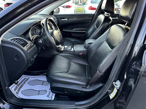 Used 2019 Chrysler 300 Limited image 8