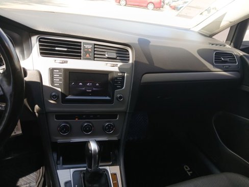 Used 2015 Volkswagen Golf TDI S image 18