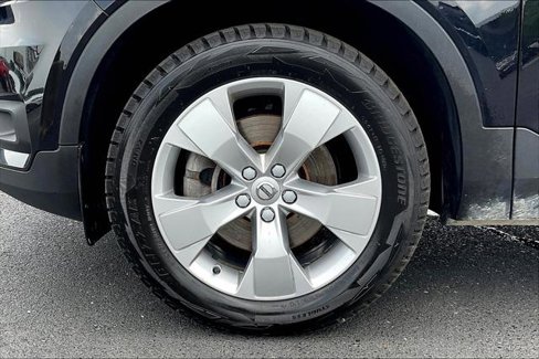 Used 2022 Volvo XC40 T5 Momentum image 29