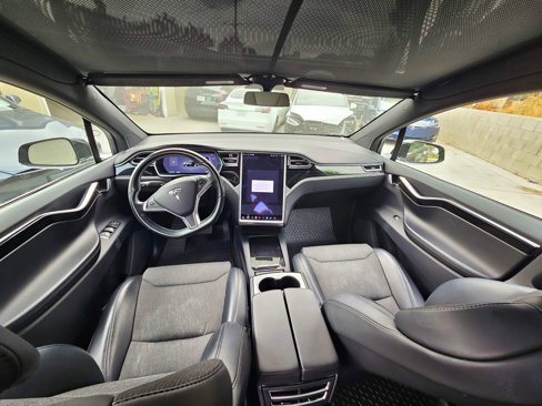 Used 2017 Tesla Model X 75D image 6