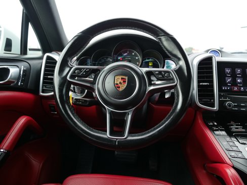 Used 2018 Porsche Cayenne Platinum Edition w/ Premium Package image 19