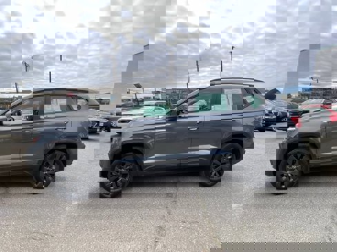 Certified 2024 Volkswagen Taos S image 4