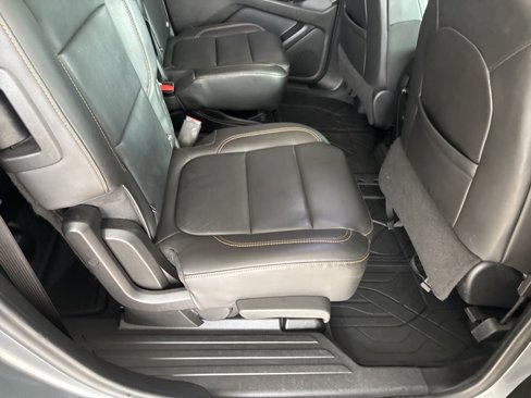 Used 2021 Chevrolet Traverse RS image 39