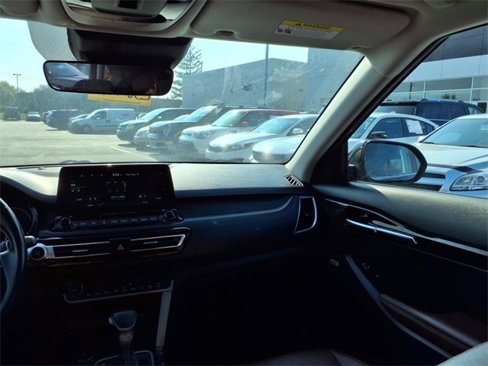 Certified 2022 Kia Seltos SX w/ Sunroof Package image 18