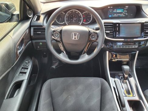 Used 2017 Honda Accord EX image 10
