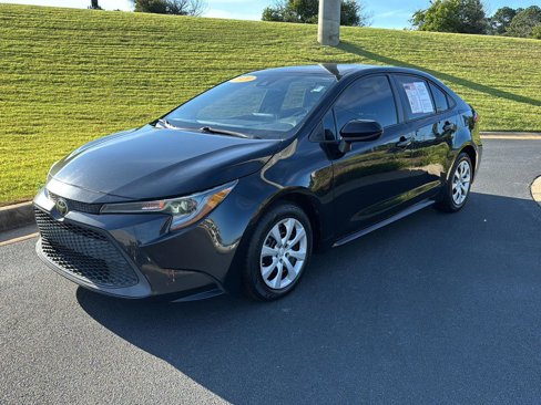 Used 2020 Toyota Corolla LE image 1
