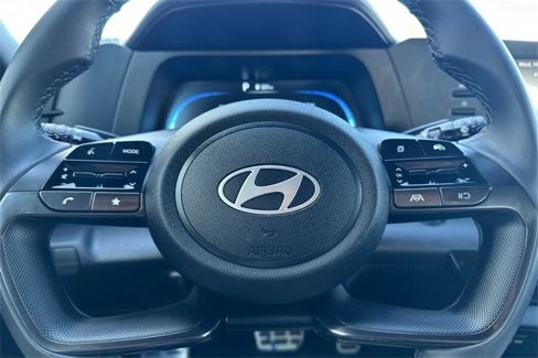 Used 2025 Hyundai Elantra Sport image 23