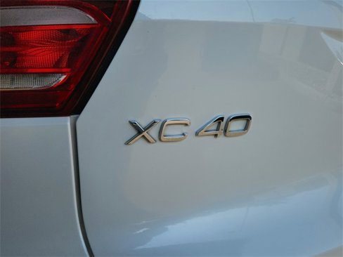 Used 2020 Volvo XC40 T5 R-Design image 33