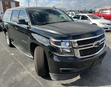 Used 2017 Chevrolet Suburban LT image 2