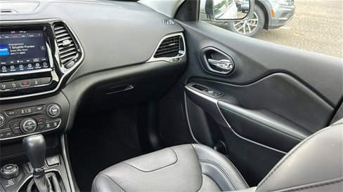 Used 2021 Jeep Cherokee Limited image 26