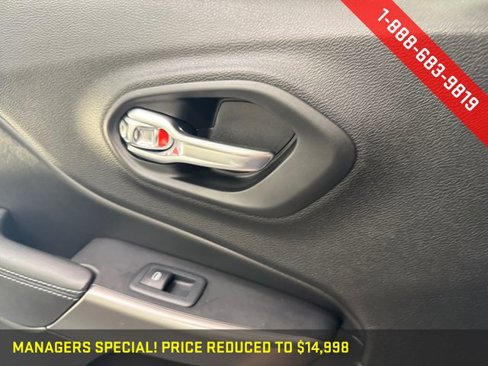 Used 2019 Jeep Cherokee Latitude w/ Popular Appearance Group image 18