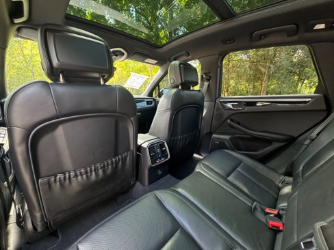 Used 2018 Porsche Macan S image 45